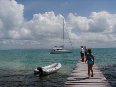 Bareboatzeilen Caraiben Cuba - Met de bijboot naar de steiger